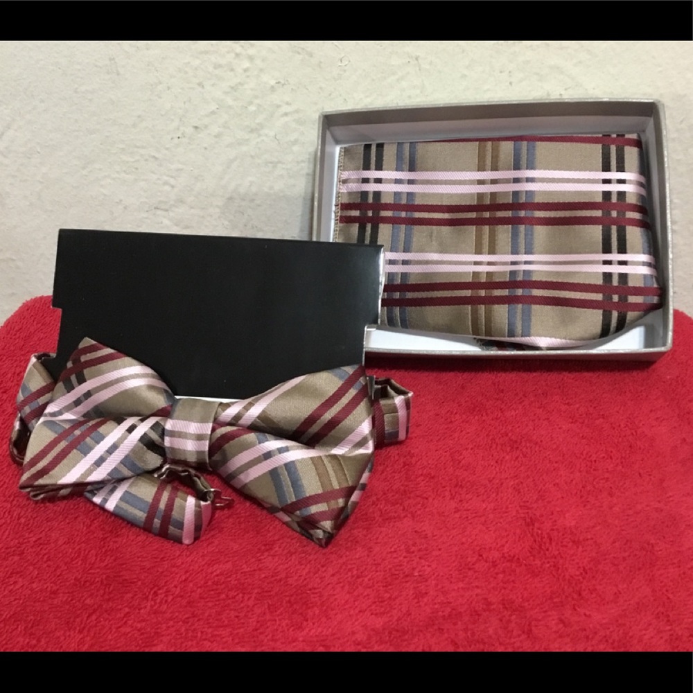 Daniel Ellissa Plaid Bow Tie with Hanky Set NEW